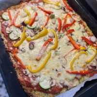 Low Carb Pizza mit Zucchini-Boden 🤩 glutenfrei, lecker
